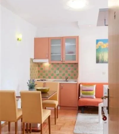 Central Beach Apartments With Street And Garden View Podgora Exterior photo