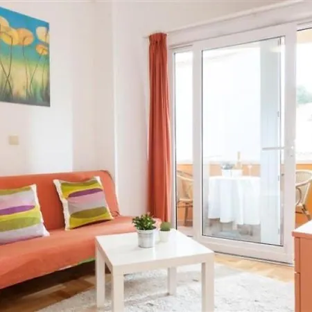 Central Beach Apartments With Street And Garden View Podgora Exterior photo