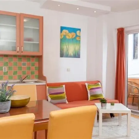 Central Beach Apartments With Street And Garden View Podgora Exterior photo