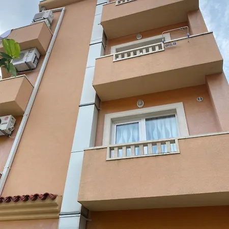 Central Beach Apartments With Street And Garden View Podgora Exterior photo